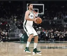 开云娱乐入口 -包含冲刺阶段英超传出新动向；密尔沃基雄鹿状态回暖；管理层表态——态度坚定；更衣室氛围转暖的词条