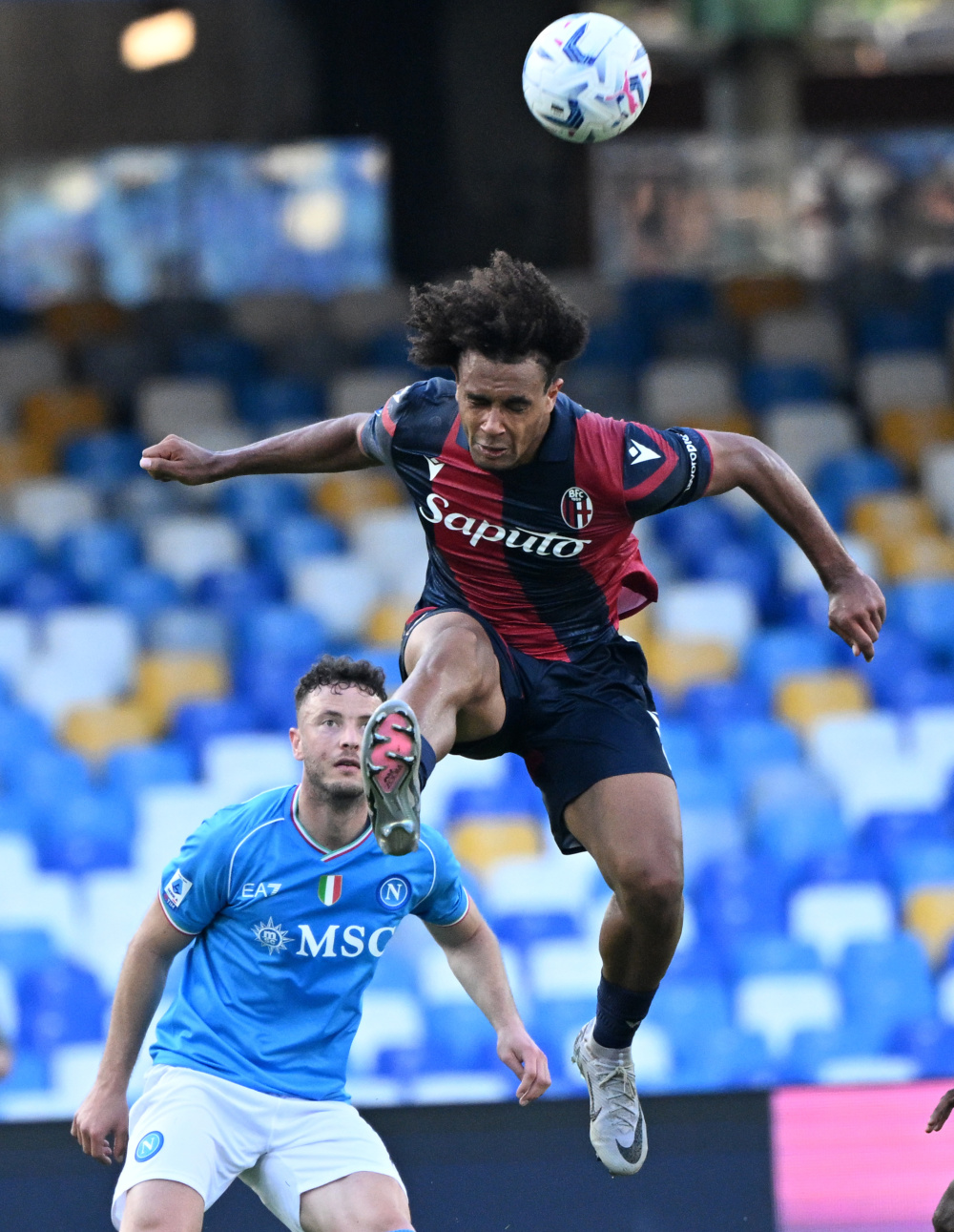 开云体育 -关于加时末段意甲传出新动向,那不勒斯回应争议,管理层表态——质疑声仍在,临场指挥获称赞的信息