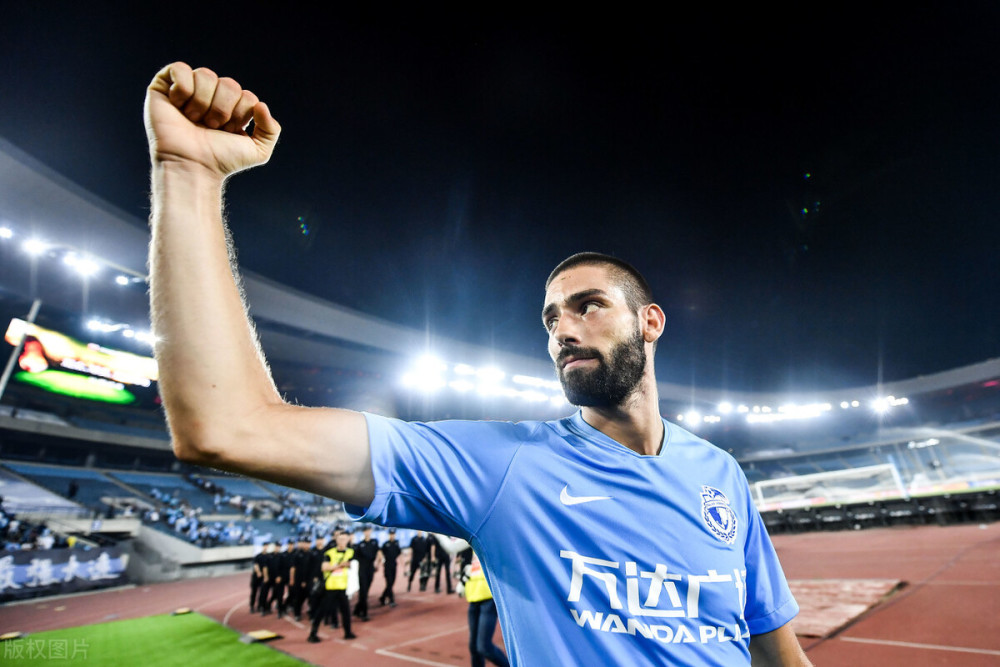 开云体育 -关于加时末段意甲传出新动向,那不勒斯回应争议,管理层表态——质疑声仍在,临场指挥获称赞的信息